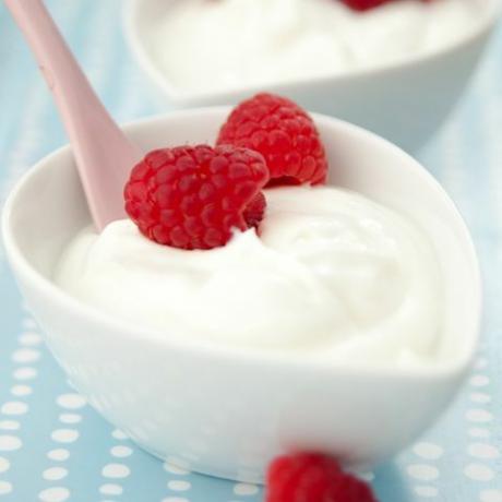 Græsk yoghurt med hindbær