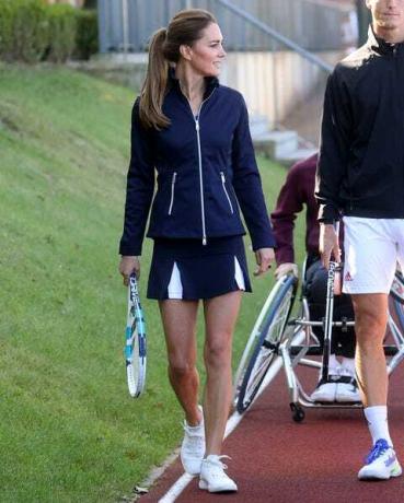 kate middleton på ﻿ltas nationale tenniscenter under en kongelig begivenhed i september 2021, der viser sin sportslige stil