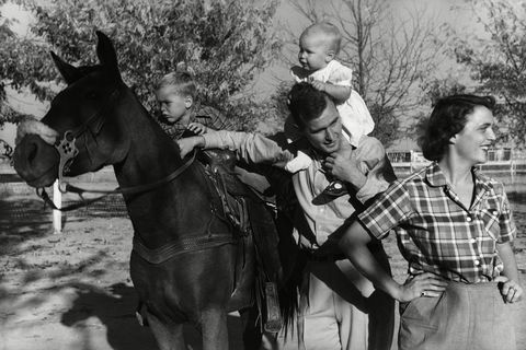 george, pauline, barbara bush og george h.w. Busk