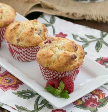 hvid chokolade muffins med hindbær